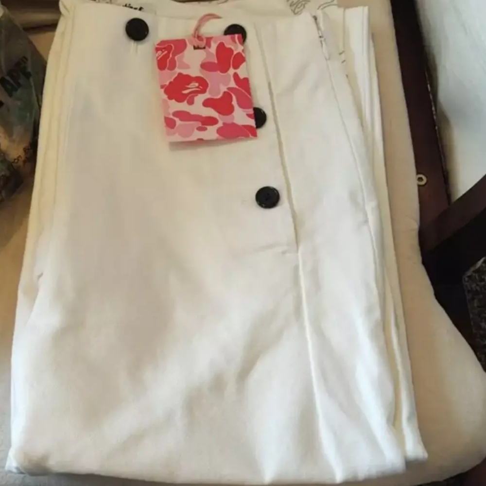 White Wide-Leg Pants with Black Buttons - Picture 3 of 5